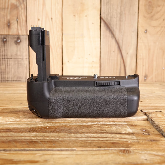 Used Canon BG-E7 Battery Grip for EOS 7D