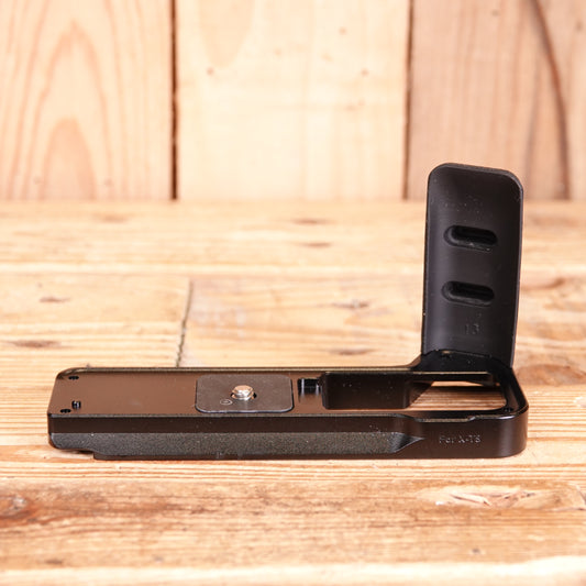 Used Neewer camera hand grip designed for camera models like the Fujifilm X-T5