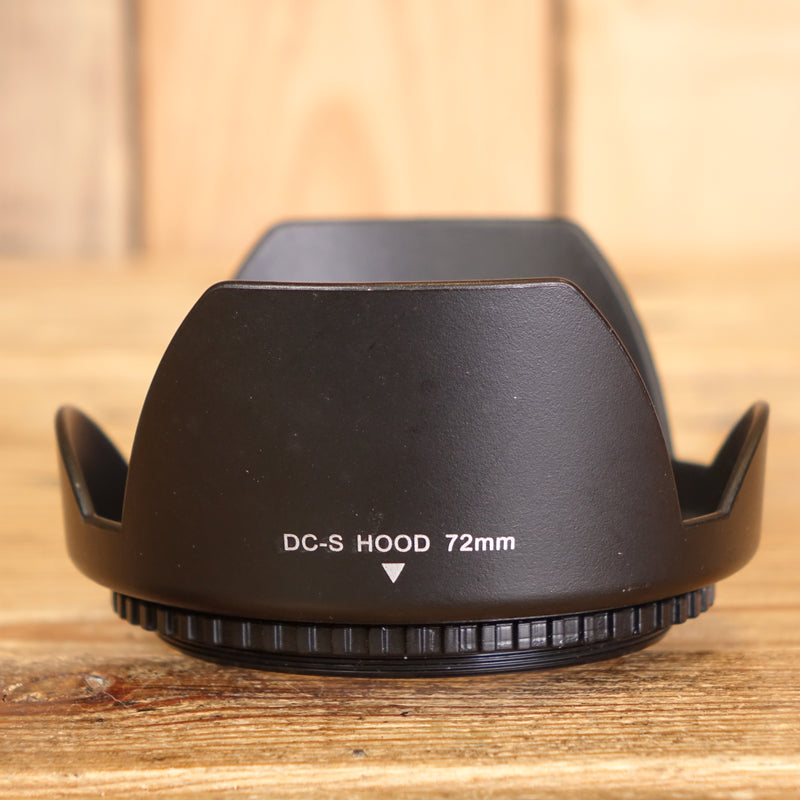 Used DC-S Plastic Lens Hood 72mm Screw On In Type for zoom 18-200mm