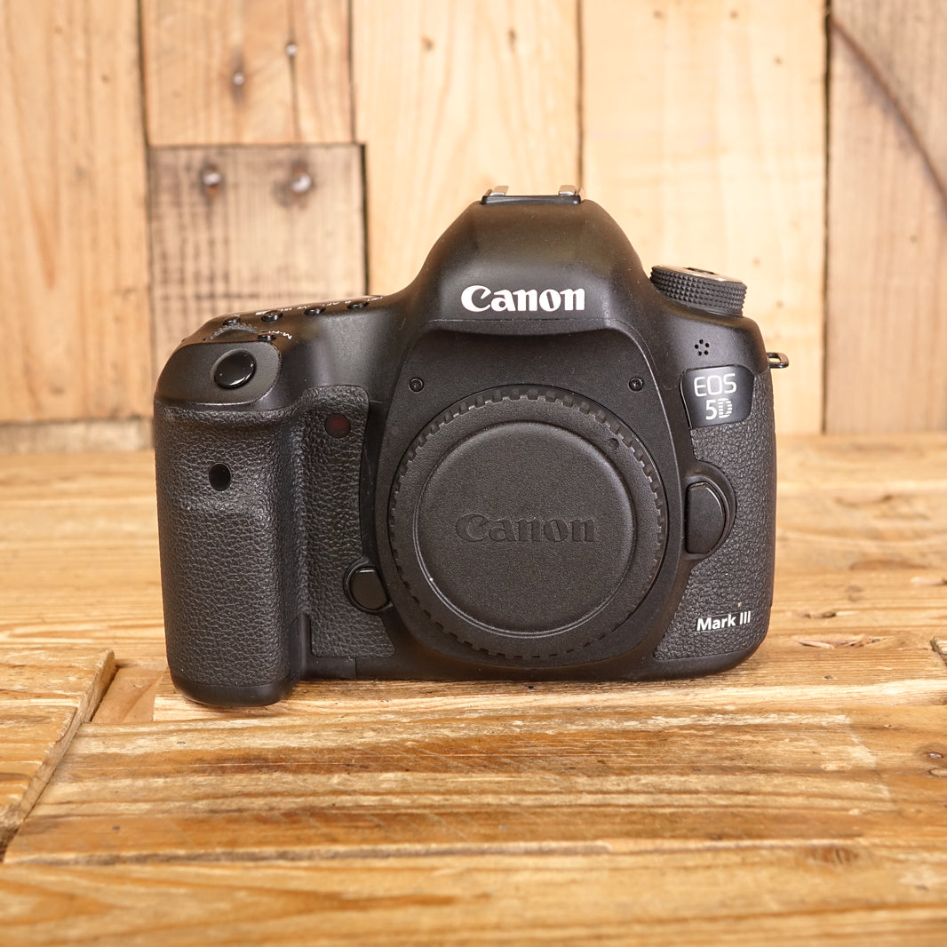 Refurbished and Used DSLR Cameras