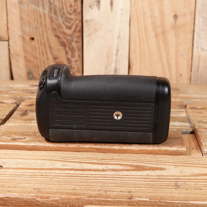 Used Nikon MB-D11 Battery Grip