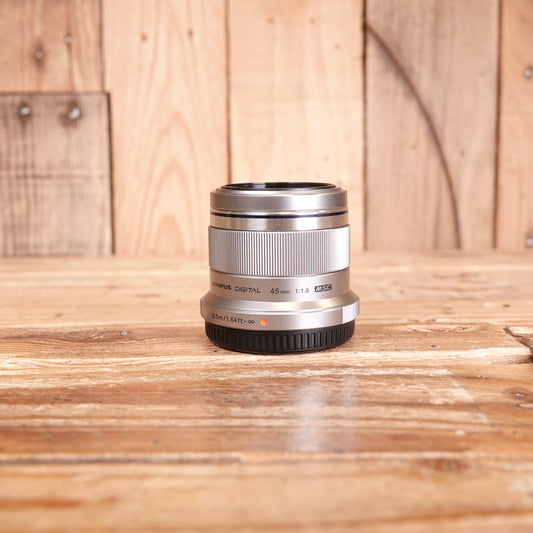 Used Olympus M Zuiko 45mm F1.8 Black Micro Four Thirds Lens