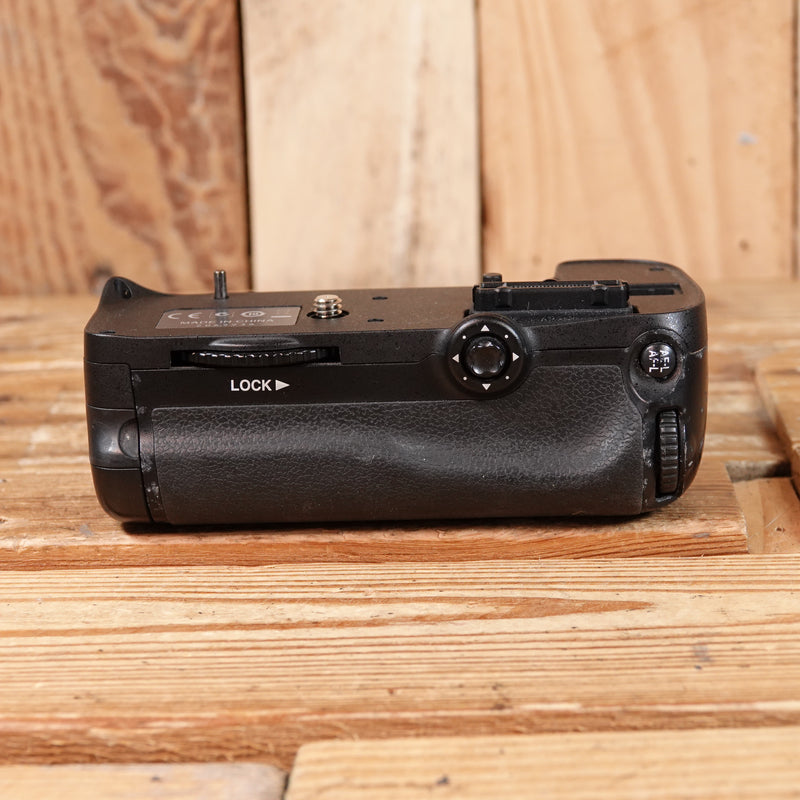 Used Nikon MB-D11 Battery Grip