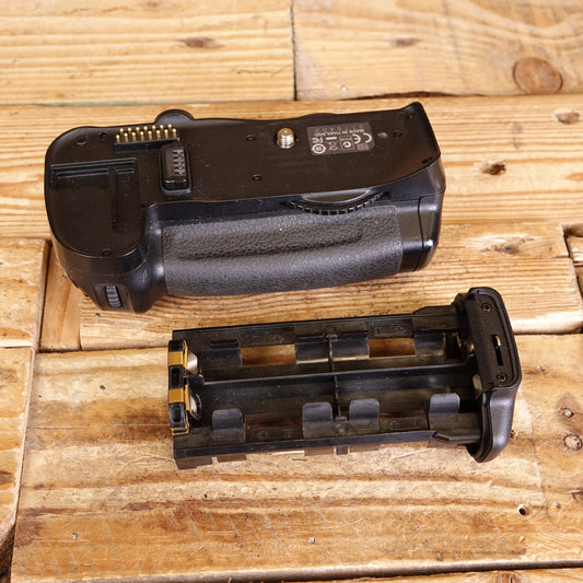 Used Nikon MB-D10 Battery Pack for D300 D300S D700