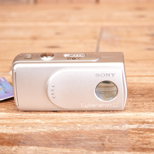 Used Sony Cybershot DSC-U30 Camera - Silver -  with Case