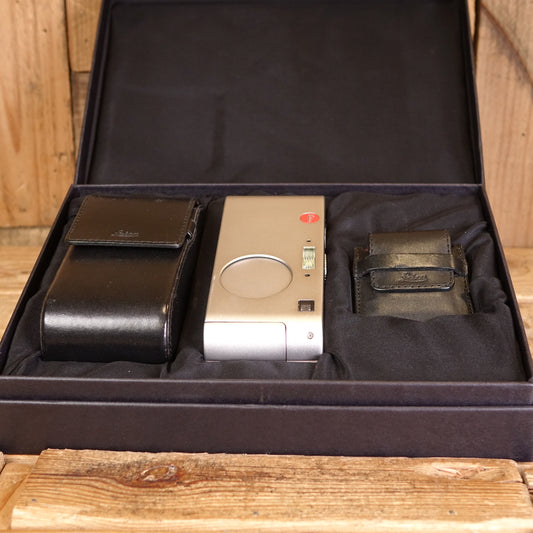 Used Leica D-Lux  1 Camera with Case