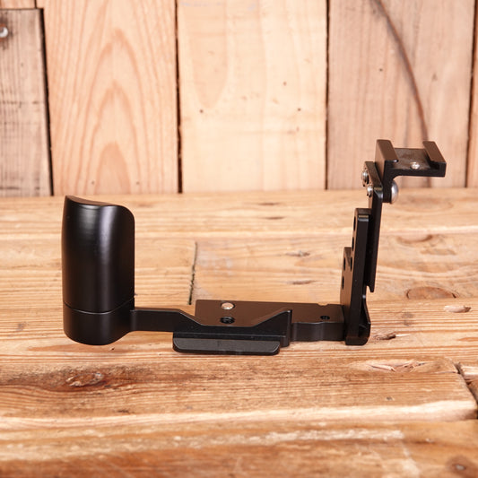 Used L Bracket Quick Release L-Plate Hand Grip for Canon EOS M6 with Hot Shoe Flash Mount