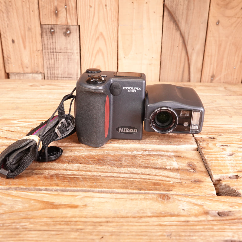 Used Nikon Coolpix 990 Digital Compact Camera