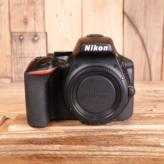 Used Nikon D5600 DSLR Camera Body