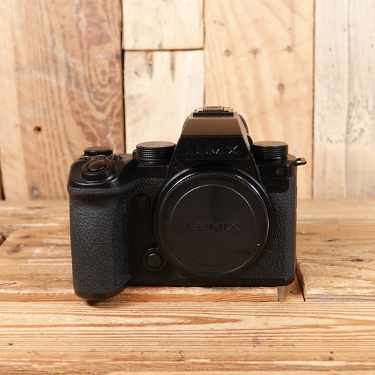 Used Panasonic Lumix S5IIX Black Digital Camera Body