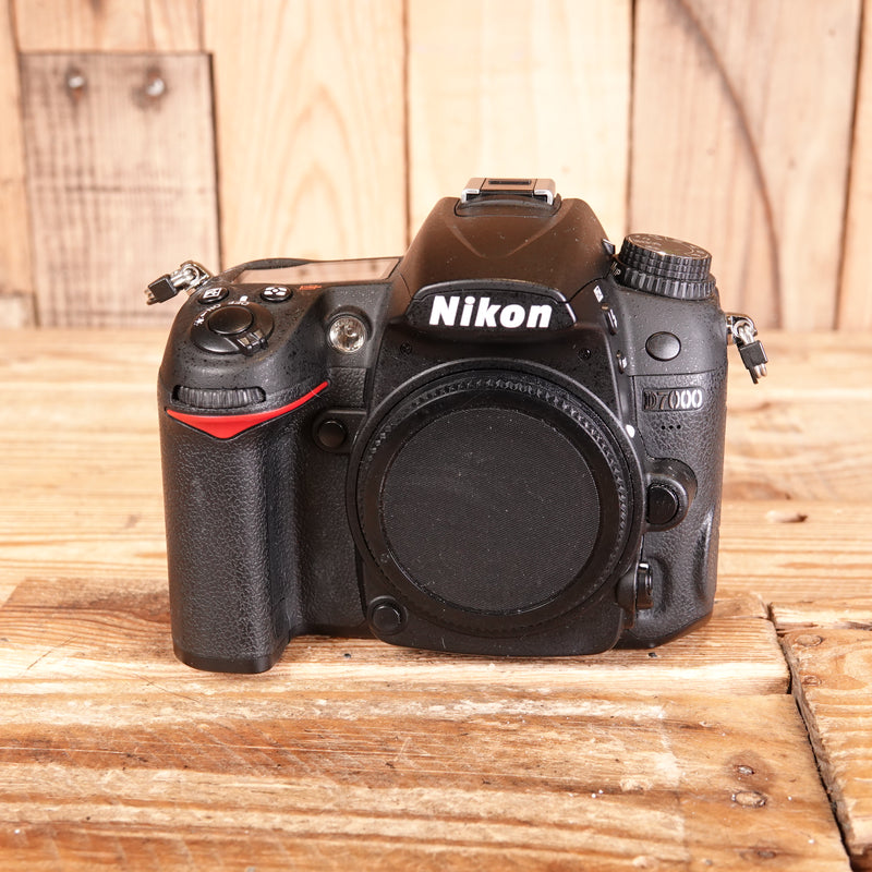Used Nikon D7000 DSLR Camera Body
