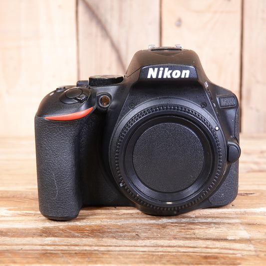 Used Nikon D5600 DSLR Camera Body