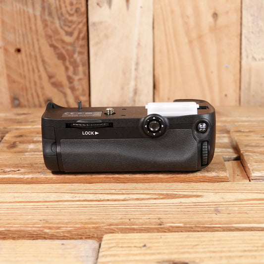 Used Nikon MB-D11 Battery Grip