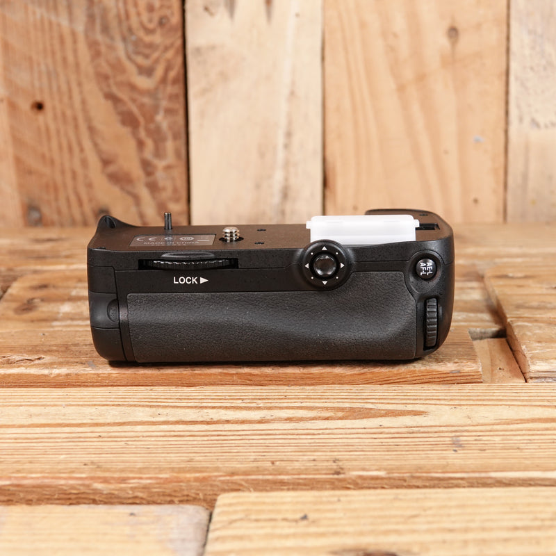 Used Nikon MB-D11 Battery Grip