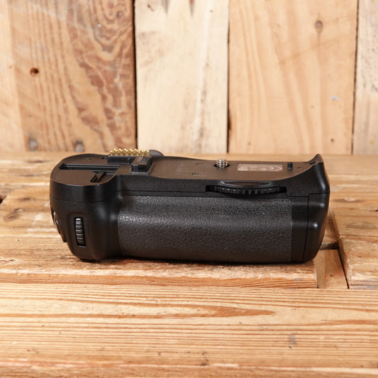 Used Nikon MB-D10 Battery Pack for D300 D300S D700