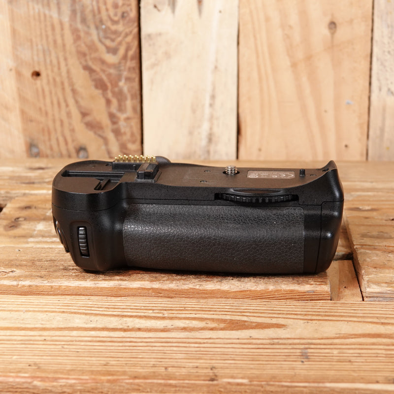 Used Nikon MB-D10 Battery Pack for D300 D300S D700