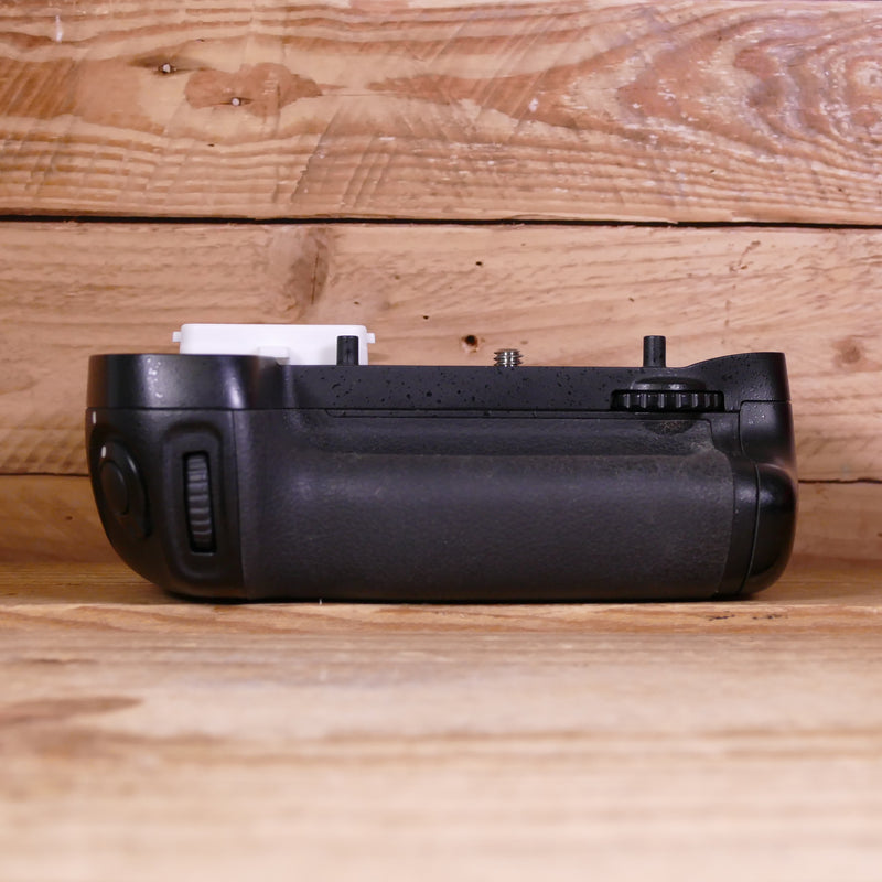 Used Nikon MB-D15 Battery Grip for D7200 D7100