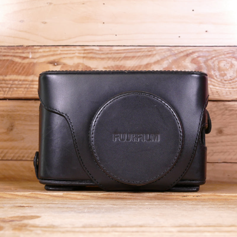 Used Fujifilm X100 Black Leather case LC-X100 with strap