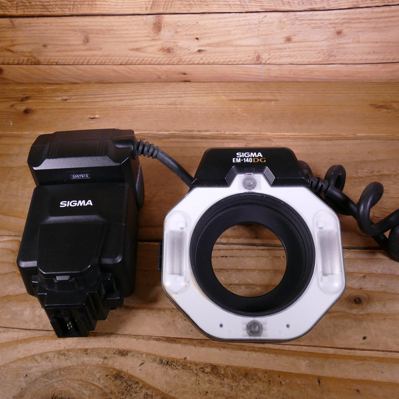 Used Sigma EM-140 DG TTL Macro Ring Flash for Sony DSLR / Minolta Dynax