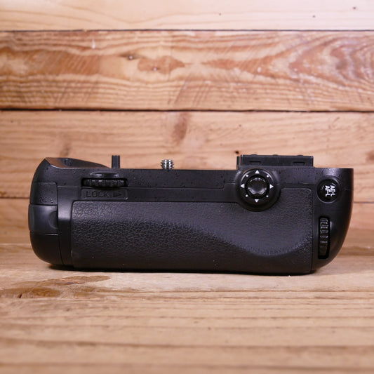 Used Nikon MB-D15 Battery Grip for D7200 D7100