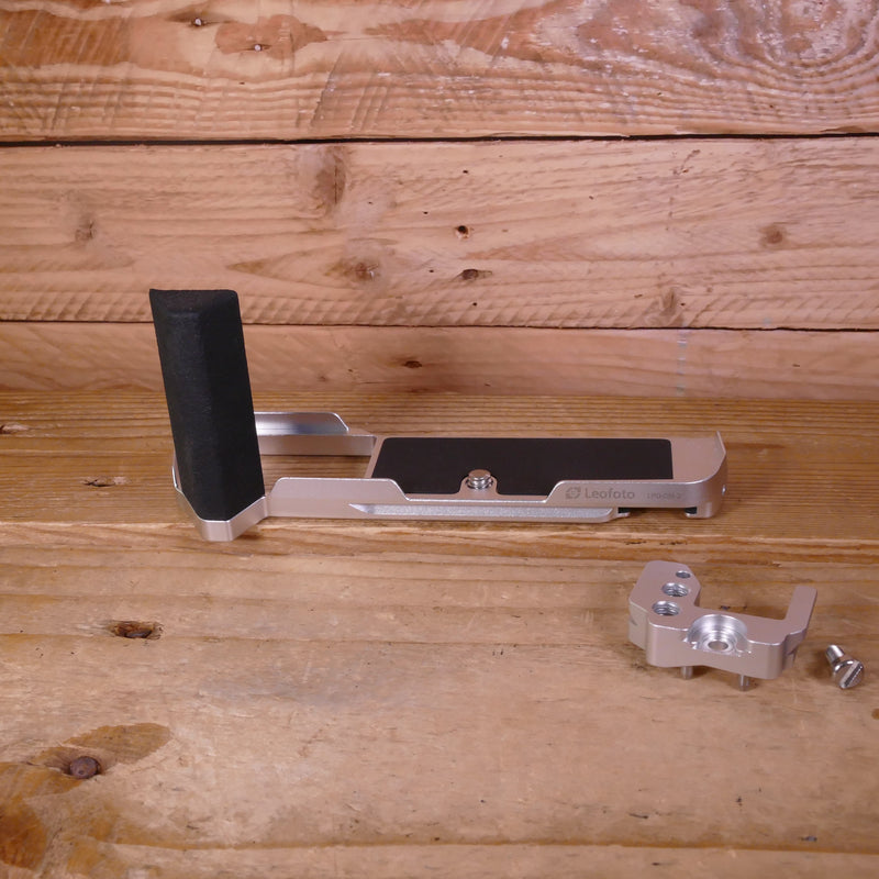 Used Leofoto LPO-OM3 Camera Bracket  Grip for OM System OM-3
