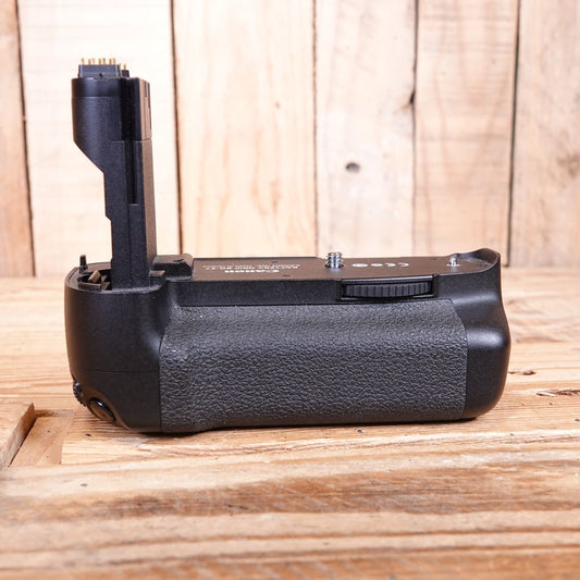 Used Canon BG-E7 Battery Grip for EOS 7D