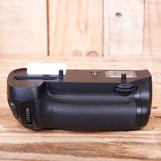 Used Nikon MB-D15 Battery Grip for D7200 D7100