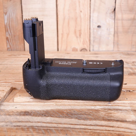 Used Canon BG-E7 Battery Grip for EOS 7D